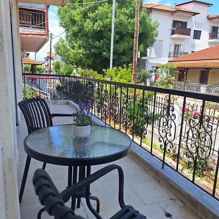 Casa Patronimio Aristotle Socrates * إيريسوس